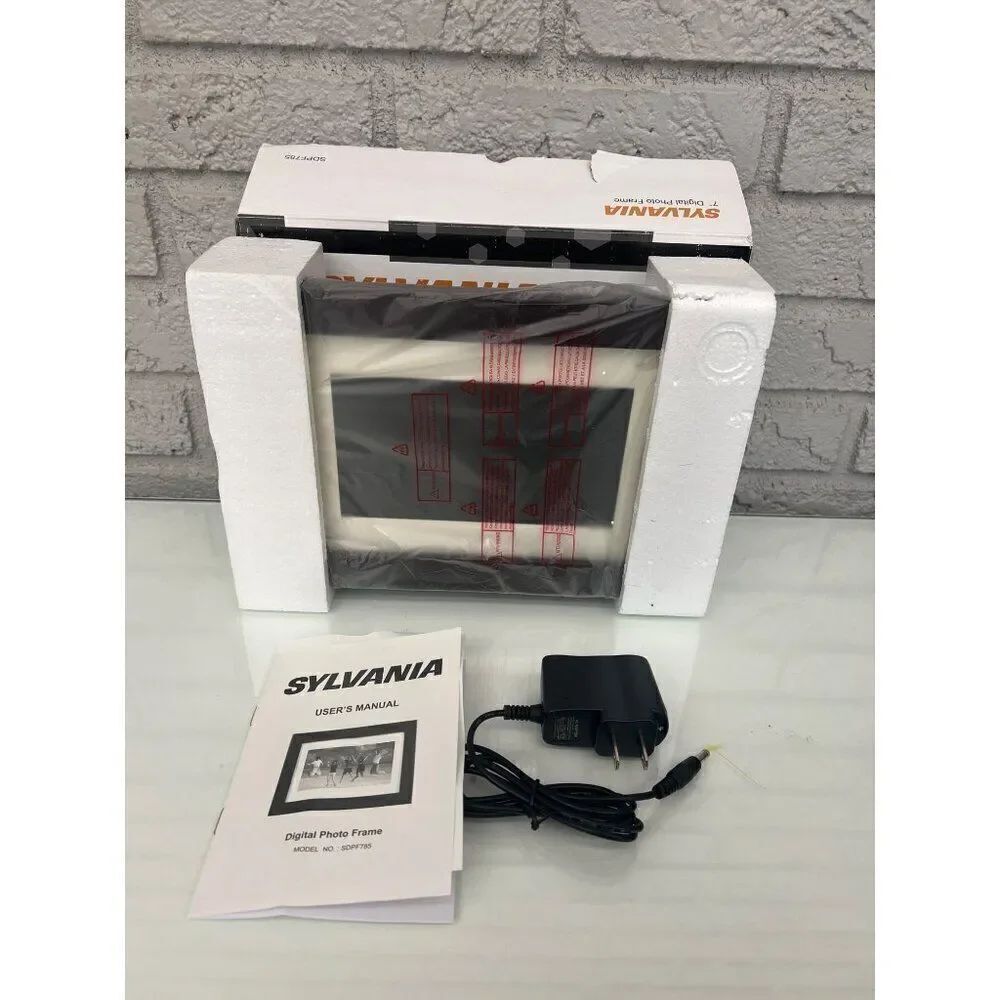 Sylvania 7” Digital Photo Slide Frame LED Panel - Picture 4 of 8